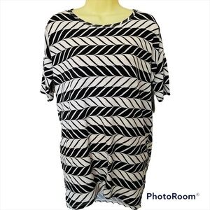 𝅺BLACK and white striped Casual Blouse. NWT